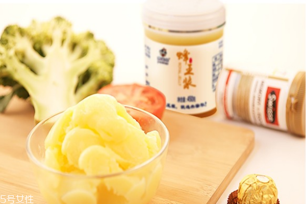 蜂王漿為什么是辣的 是因?yàn)檫@個(gè)成分 蜂王漿為什么是辣的 是因?yàn)檫@個(gè)成分