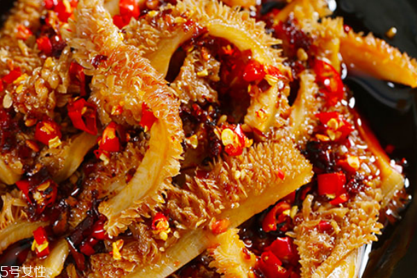 牛肚為什么有黑有白 原來(lái)是這個(gè)原因