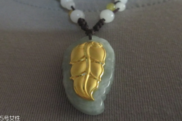 金鑲玉吊墜怎么鑒別 這幾點(diǎn)要看清 金鑲玉吊墜怎么鑒別 這幾點(diǎn)要看清