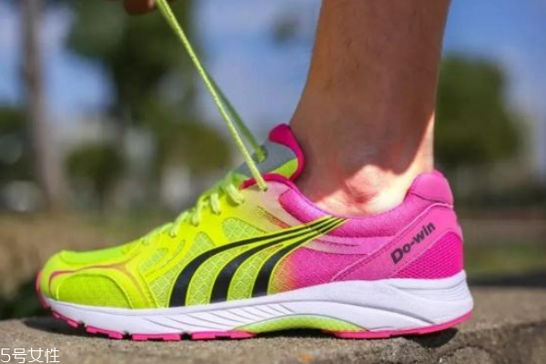 多威跑鞋怎么樣 國(guó)產(chǎn)高配置跑鞋 多威跑鞋怎么樣 國(guó)產(chǎn)高配置跑鞋