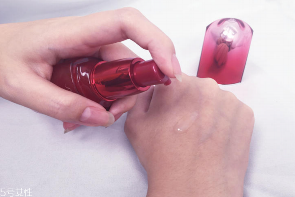 資生堂紅腰子升級版油不油 油皮用著完全無壓力 資生堂紅腰子升級版油不油 油皮用著完全無壓力