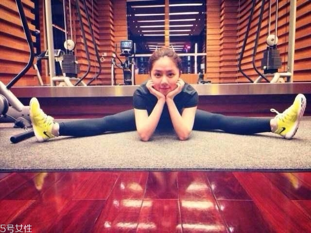 鄧紫棋怎么瘦腿的 飲食健身兩不誤 鄧紫棋怎么瘦腿的 飲食健身兩不誤