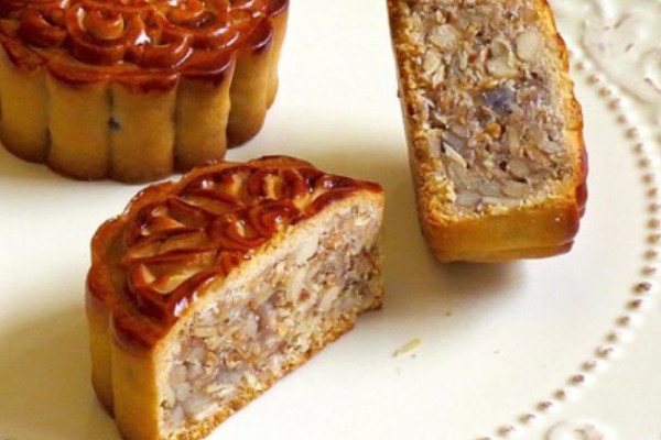 五仁月餅為什么難吃？購買時注意看五仁月餅保質(zhì)期