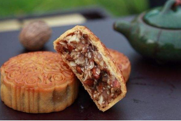 五仁月餅為什么難吃？購買時注意看五仁月餅保質(zhì)期