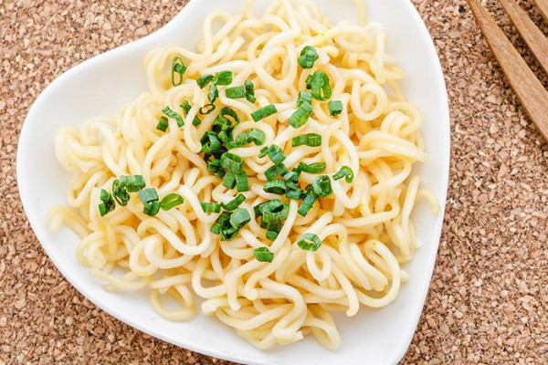 方便面是油炸的嗎？油炸方便面和非油炸方便面區(qū)別