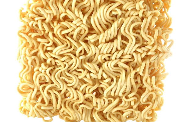 方便面是誰發(fā)明的？買方便面注意看保質(zhì)期