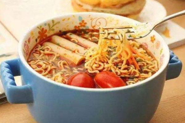 方便面是油炸的嗎？油炸方便面和非油炸方便面區(qū)別