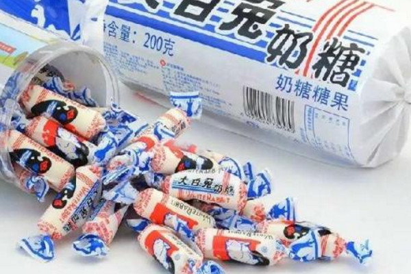 為什么大白兔奶糖包一層糯米糖紙？老版糖紙比一斤糖還貴