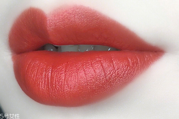 雅詩(shī)蘭黛333干不干 啞光口紅卻啞而不干 雅詩(shī)蘭黛333干不干 啞光口紅卻啞而不干