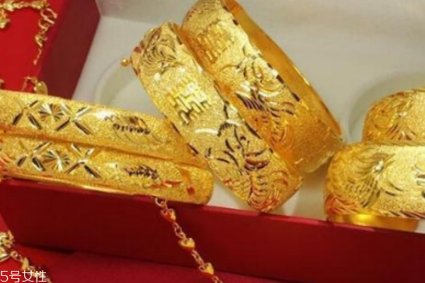 結(jié)婚三金是男方買(mǎi)還是女方買(mǎi) 有一定講究