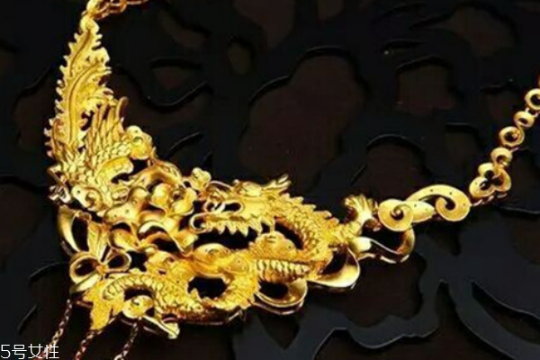 結(jié)婚三金是必須給的嗎 代表著傳統(tǒng)習(xí)俗 結(jié)婚三金是必須給的嗎 代表著傳統(tǒng)習(xí)俗