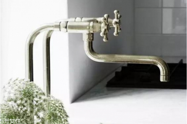 過期的化妝品用了會怎么樣 使用過期化妝品的危害 過期的化妝品用了會怎么樣 使用過期化妝品的危害