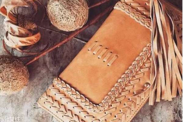 過期的化妝品用了會怎么樣 使用過期化妝品的危害 過期的化妝品用了會怎么樣 使用過期化妝品的危害