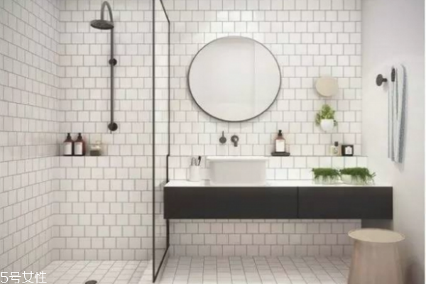 過期的化妝品用了會怎么樣 使用過期化妝品的危害 過期的化妝品用了會怎么樣 使用過期化妝品的危害