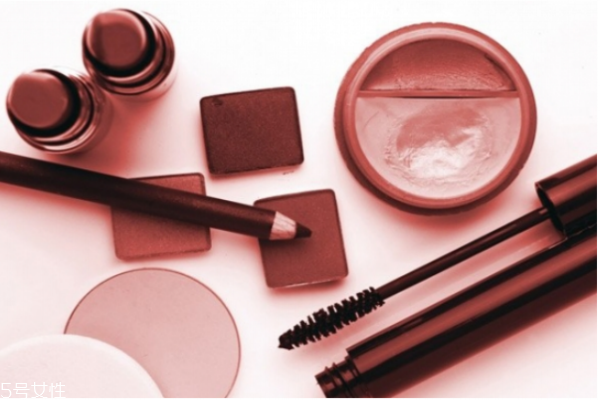 過期的化妝品用了會怎么樣 使用過期化妝品的危害 過期的化妝品用了會怎么樣 使用過期化妝品的危害