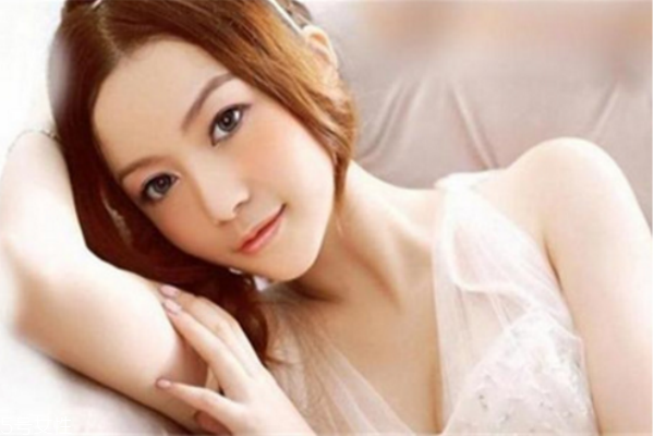 油性皮膚喜歡掉妝，小編來教你怎么辦