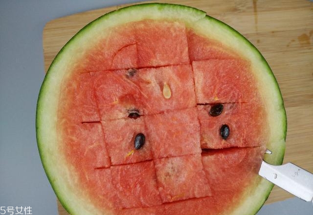 西瓜臍大好還是小好 特別大表示皮厚肉少 西瓜臍大好還是小好 特別大表示皮厚肉少