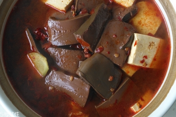 鴨血是怎么做出來(lái)的 其實(shí)很簡(jiǎn)單 鴨血是怎么做出來(lái)的 其實(shí)很簡(jiǎn)單