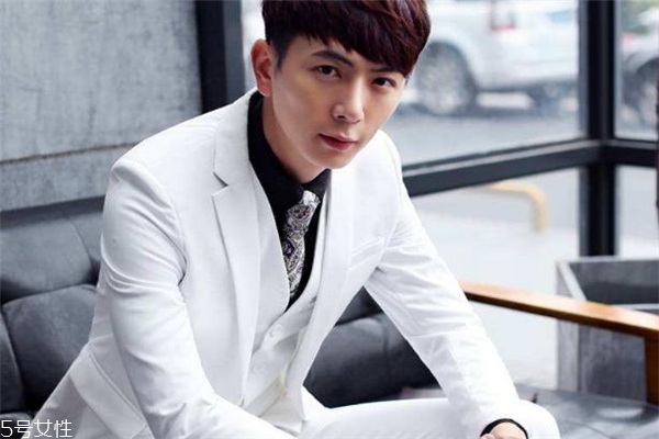 新郎結婚穿什么衣服 莊重得體很重要