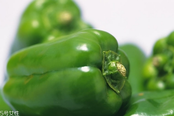 青椒為什么是綠色的 因?yàn)槿~綠素 青椒為什么是綠色的 因?yàn)槿~綠素