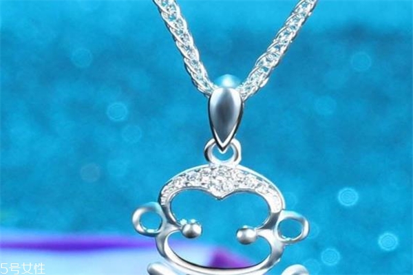 銀項(xiàng)鏈為什么會(huì)變黑 由這些原因?qū)е? alt=