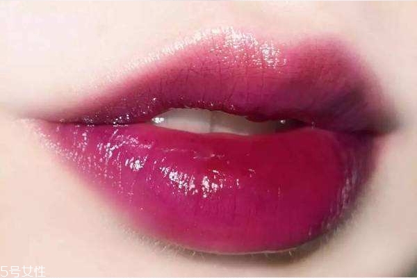 大牌口紅卡紋什么原因 原因在于唇部保養(yǎng) 大牌口紅卡紋什么原因 原因在于唇部保養(yǎng)