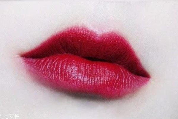 大牌口紅卡紋什么原因 原因在于唇部保養(yǎng) 大牌口紅卡紋什么原因 原因在于唇部保養(yǎng)
