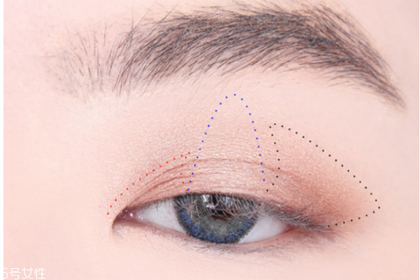 如何畫下垂眼妝 網(wǎng)紅無辜下垂眼妝 如何畫下垂眼妝 網(wǎng)紅無辜下垂眼妝
