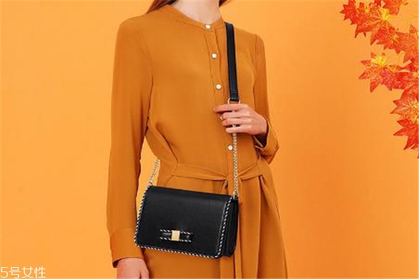 女生上班背什么包 讓你氣質(zhì)又亮眼 女生上班背什么包 讓你氣質(zhì)又亮眼