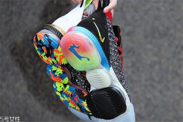 nike lebron 16 starting 5鴛鴦配色發(fā)售時(shí)間 nike lebron 16 starting 5鴛鴦配色發(fā)售時(shí)間