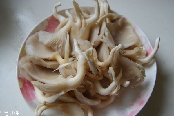 蘑菇需要煮多久能熟 五分鐘就夠了 蘑菇需要煮多久能熟 五分鐘就夠了