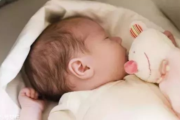 立冬來(lái)臨新生寶寶如何保暖