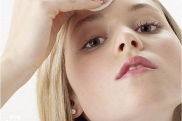 冒白頭粉刺怎么回事 注意這些4大壞習(xí)慣 冒白頭粉刺怎么回事 注意這些4大壞習(xí)慣