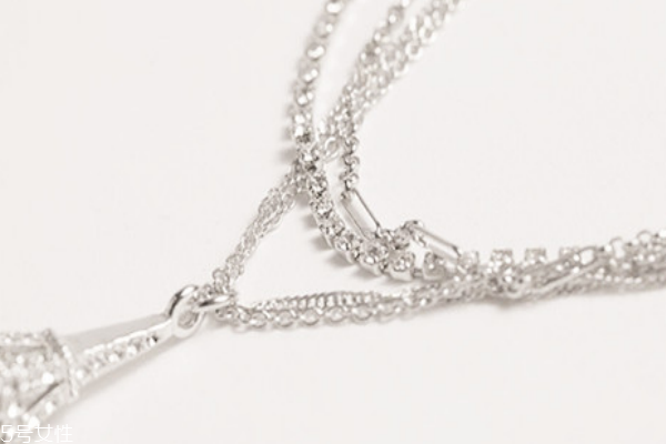 銀項鏈可以用酒精洗嗎 有一定消毒作用 銀項鏈可以用酒精洗嗎 有一定消毒作用