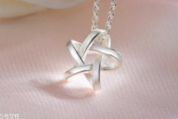 銀項鏈可以用酒精洗嗎 有一定消毒作用 銀項鏈可以用酒精洗嗎 有一定消毒作用