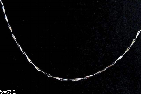 銀項鏈可以用酒精洗嗎 有一定消毒作用 銀項鏈可以用酒精洗嗎 有一定消毒作用