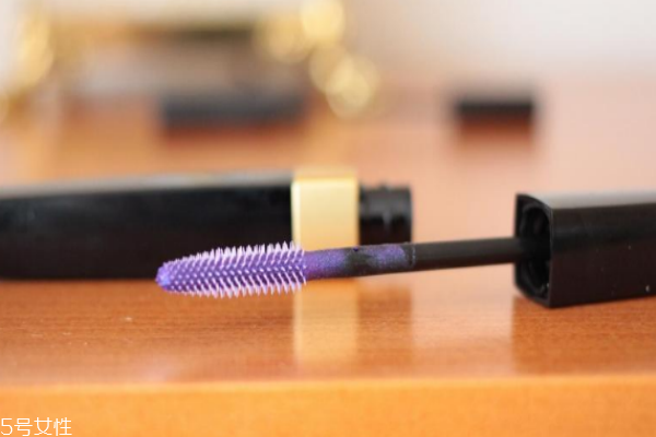 紫色睫毛膏給人什么感覺 紫色睫毛膏適合什么人 紫色睫毛膏給人什么感覺 紫色睫毛膏適合什么人