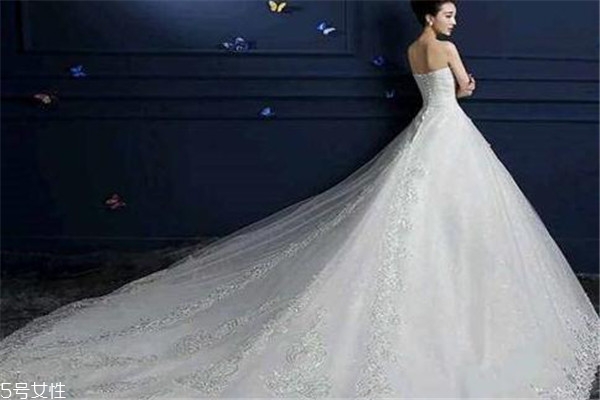 網(wǎng)上買(mǎi)婚紗靠譜嗎 說(shuō)法不一