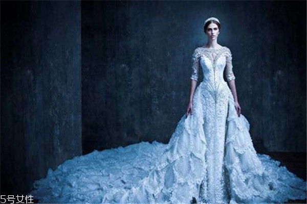 網(wǎng)上買(mǎi)婚紗靠譜嗎 說(shuō)法不一