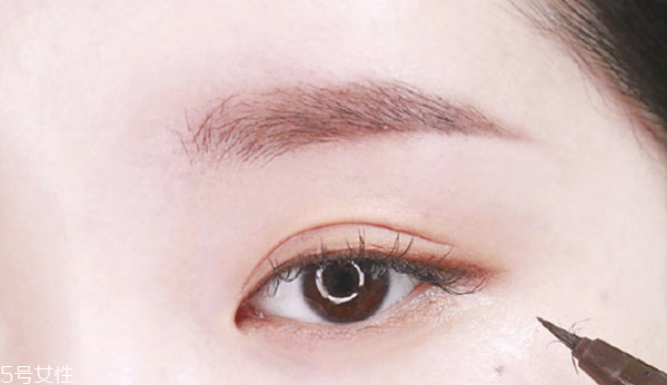 情人節(jié)化什么眼妝 約會(huì)眼妝畫法