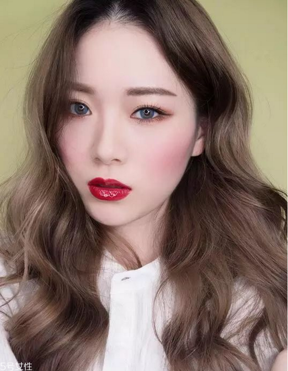 網(wǎng)紅妝怎么化 網(wǎng)紅妝步驟畫(huà)法 網(wǎng)紅妝怎么化 網(wǎng)紅妝步驟畫(huà)法