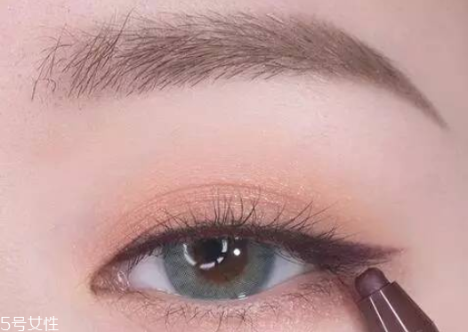 網(wǎng)紅妝怎么化 網(wǎng)紅妝步驟畫(huà)法 網(wǎng)紅妝怎么化 網(wǎng)紅妝步驟畫(huà)法