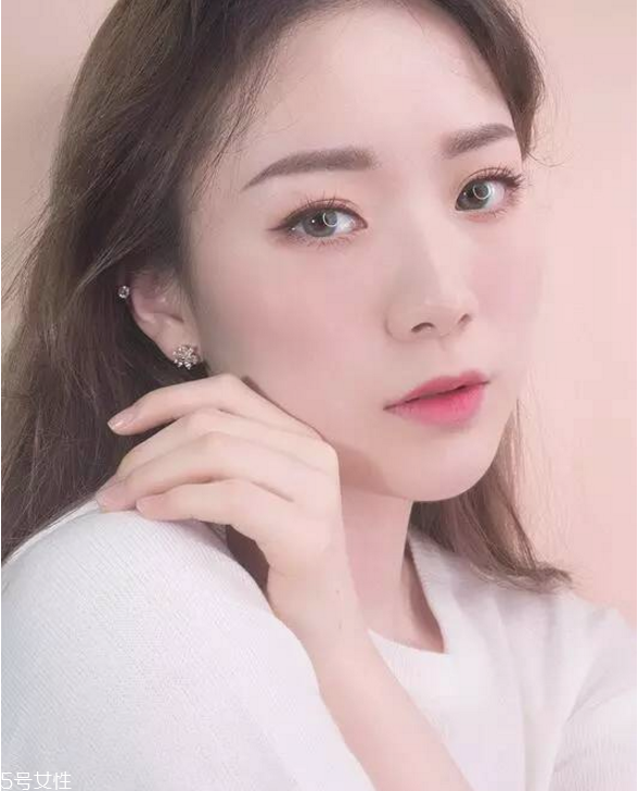 網(wǎng)紅妝怎么化 網(wǎng)紅妝步驟畫(huà)法 網(wǎng)紅妝怎么化 網(wǎng)紅妝步驟畫(huà)法