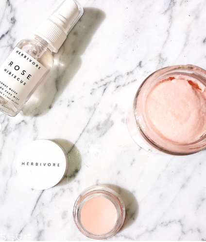 herbivore玫瑰椰子身體磨砂膏怎么樣 提升浴室幸福感 herbivore玫瑰椰子身體磨砂膏怎么樣 提升浴室幸福感