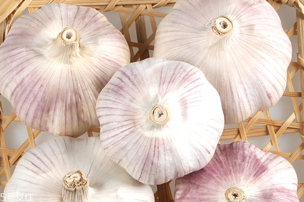 大蒜為什么能殺菌 是這個(gè)原因 大蒜為什么能殺菌 是這個(gè)原因