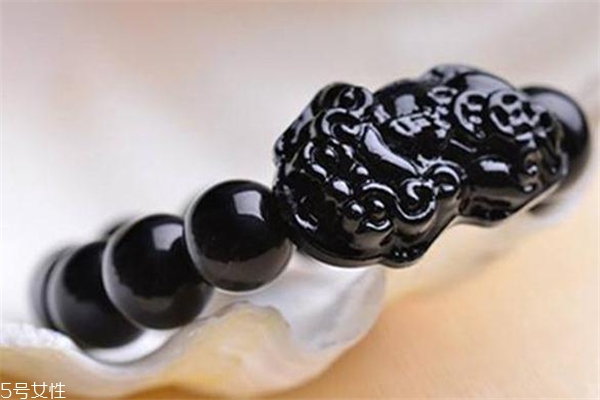 黑水晶的功效與作用 有著強(qiáng)大的能量 黑水晶的功效與作用 有著強(qiáng)大的能量