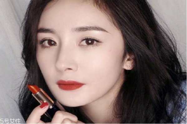 秋冬口紅哪個(gè)顏色好看 秋冬口紅色號(hào)推薦 秋冬口紅哪個(gè)顏色好看 秋冬口紅色號(hào)推薦