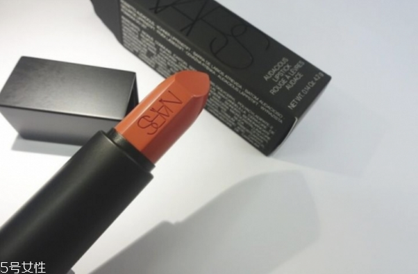 秋冬口紅哪個(gè)顏色好看 秋冬口紅色號(hào)推薦 秋冬口紅哪個(gè)顏色好看 秋冬口紅色號(hào)推薦