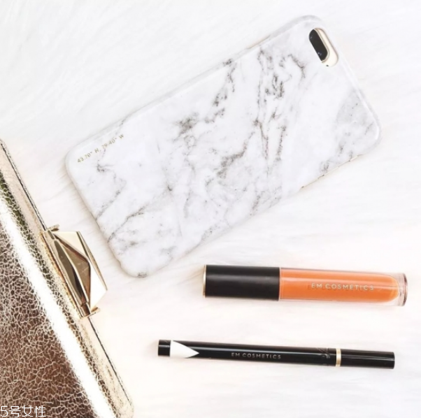 秋冬口紅哪個(gè)顏色好看 秋冬口紅色號(hào)推薦 秋冬口紅哪個(gè)顏色好看 秋冬口紅色號(hào)推薦