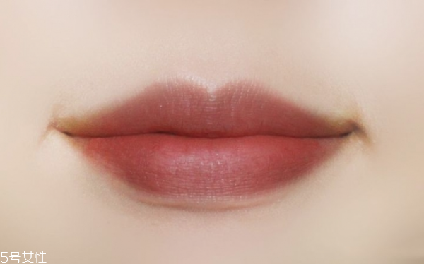 秋冬口紅哪個(gè)顏色好看 秋冬口紅色號(hào)推薦 秋冬口紅哪個(gè)顏色好看 秋冬口紅色號(hào)推薦